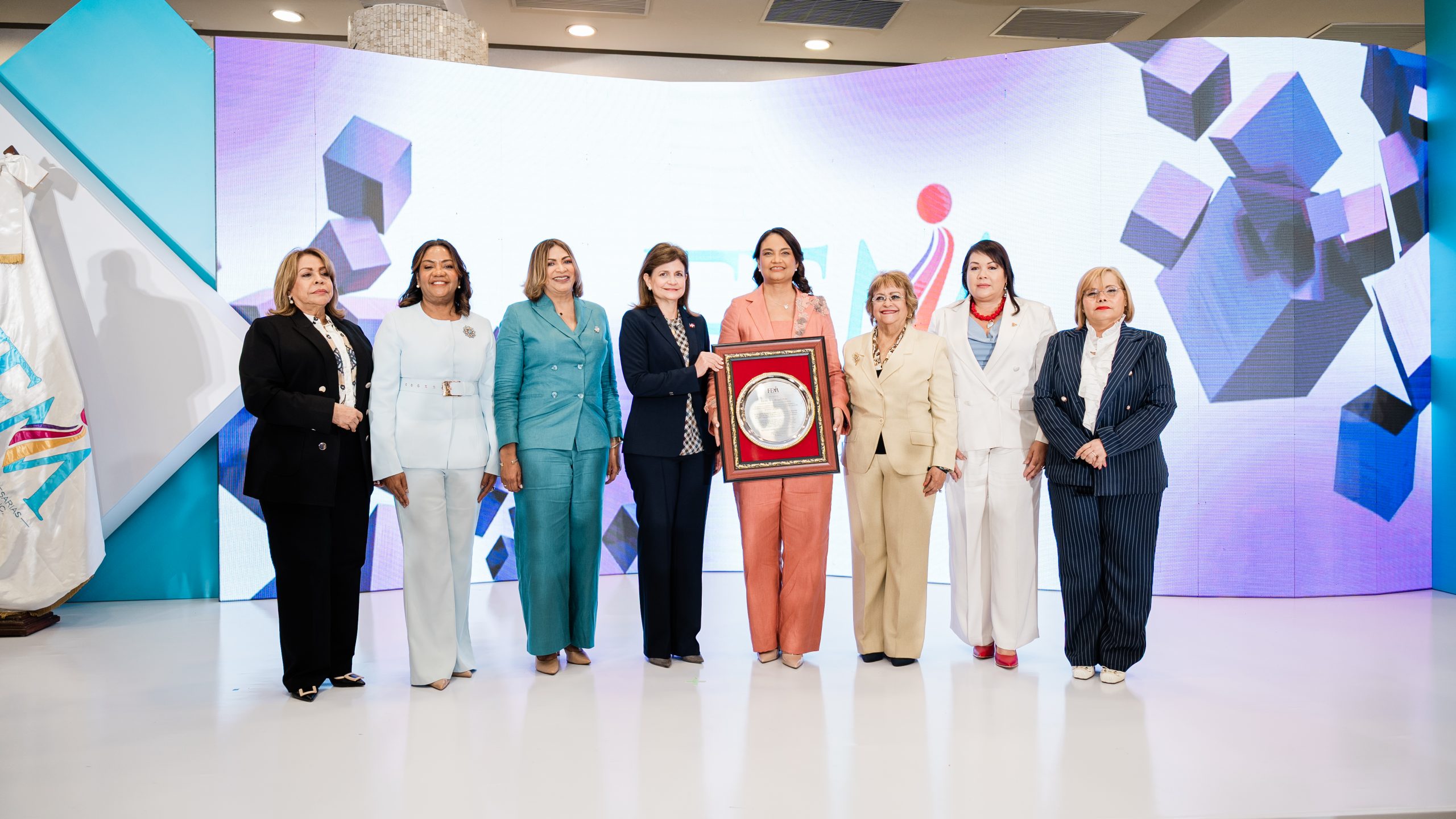 Transformación digital impulsa innovación y competitividad en congreso empresarial organizado por FEM