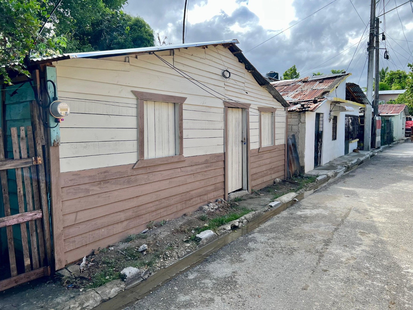 Viviendas reconstruidas benefician a más de 45 familias afectadas por inundaciones en Villa Montellano
