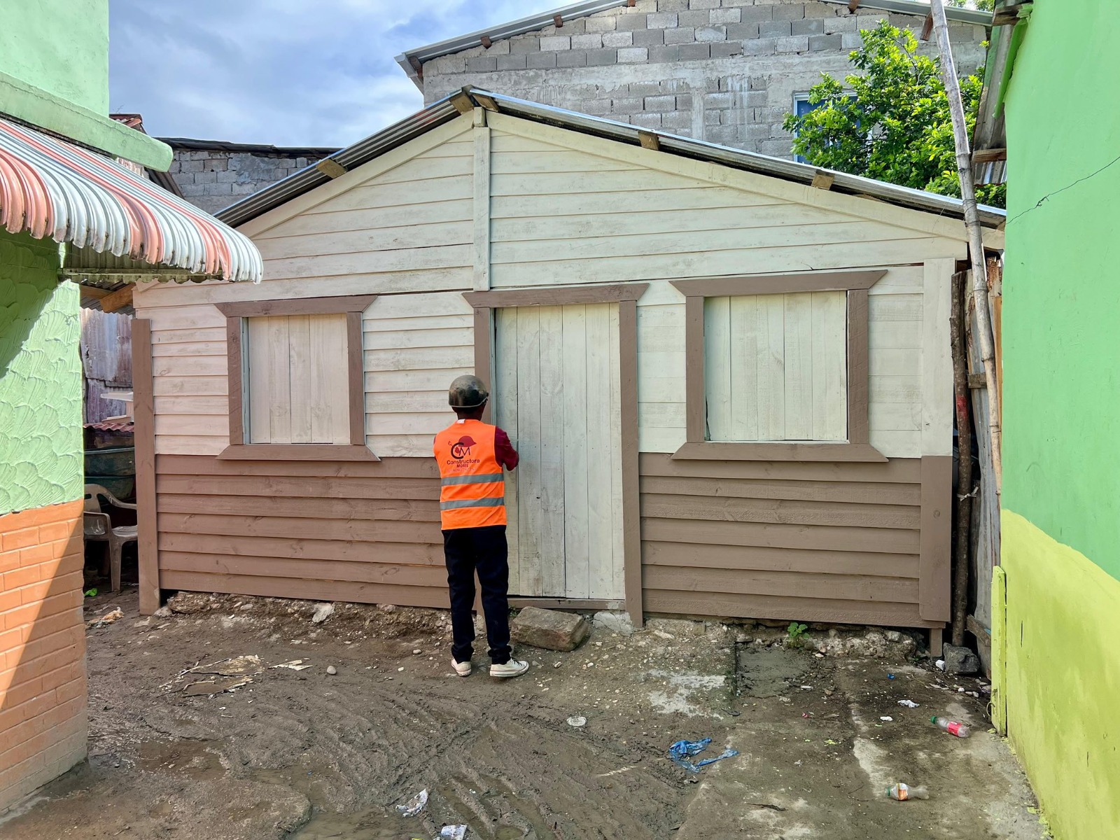 Viviendas reconstruidas benefician a más de 45 familias afectadas por inundaciones en Villa Montellano