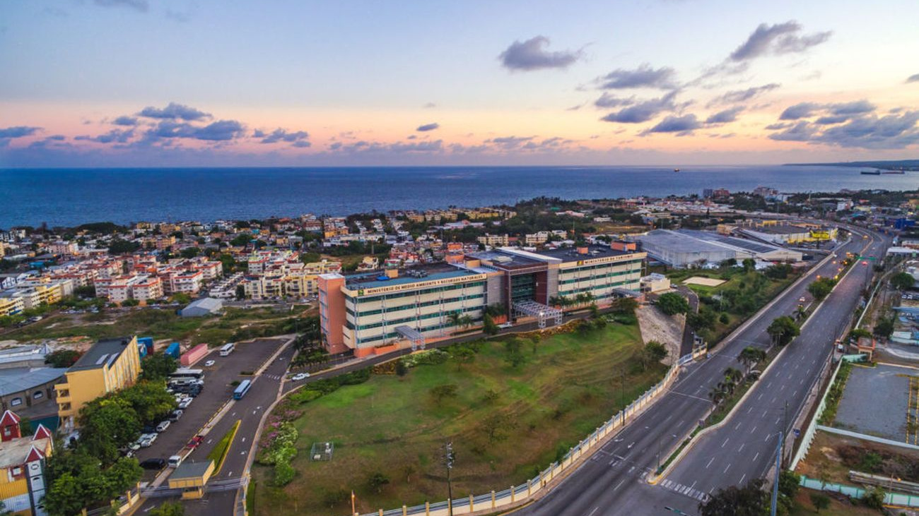 Destino turístico de RD recibe por tercer año premio de mayor satisfacción de visitantes en el Caribe