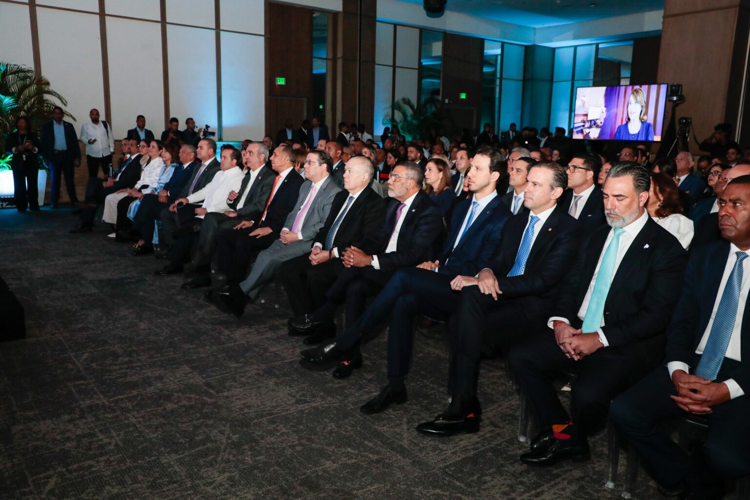 "Pagos con tarjetas" impulsa modernización aduanera con nueva plataforma presentada por Abinader