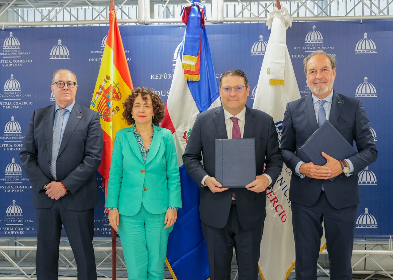 Inversión española impulsará nuevas oportunidades de negocios y exportaciones con acuerdo entre MICM y Banco Sabadell