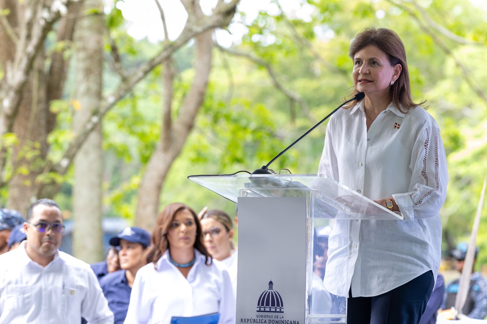 Guardaparques recibirán aumento salarial y nuevos equipos para fortalecer protección ambiental