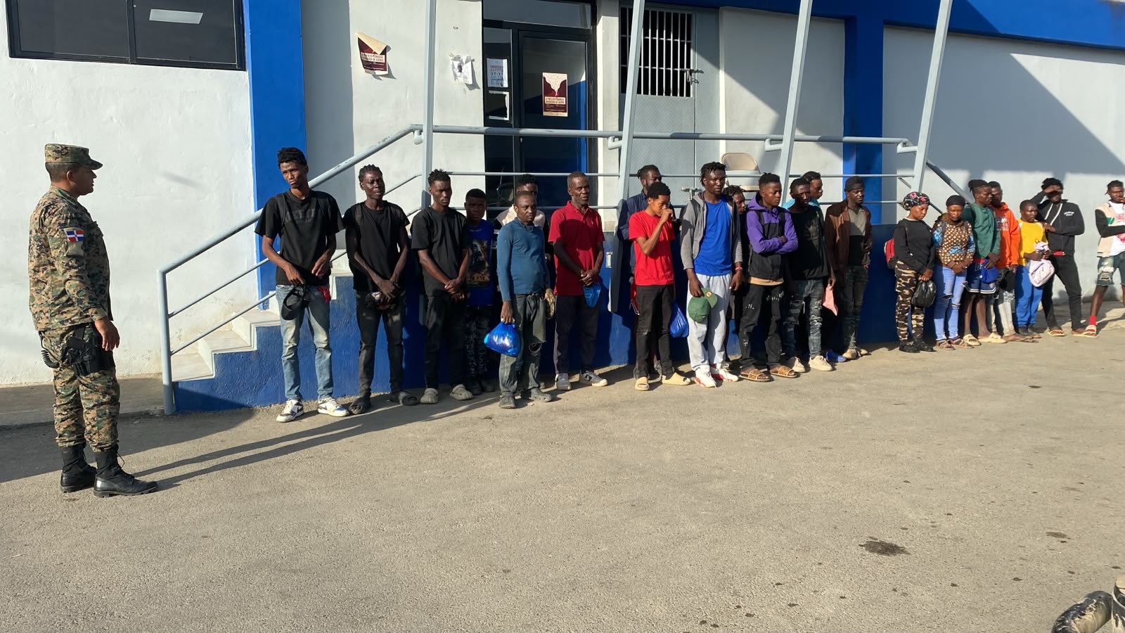 Haitianos indocumentados son detenidos en operativos del Ejército apoyados con drones en Dajabón y Monción