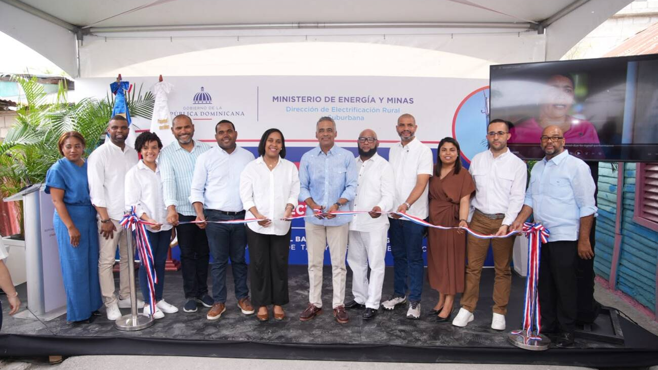 Electrificación rural avanza en Bahoruco con inversión de RD$48.5 millones para ampliar redes eléctricas
