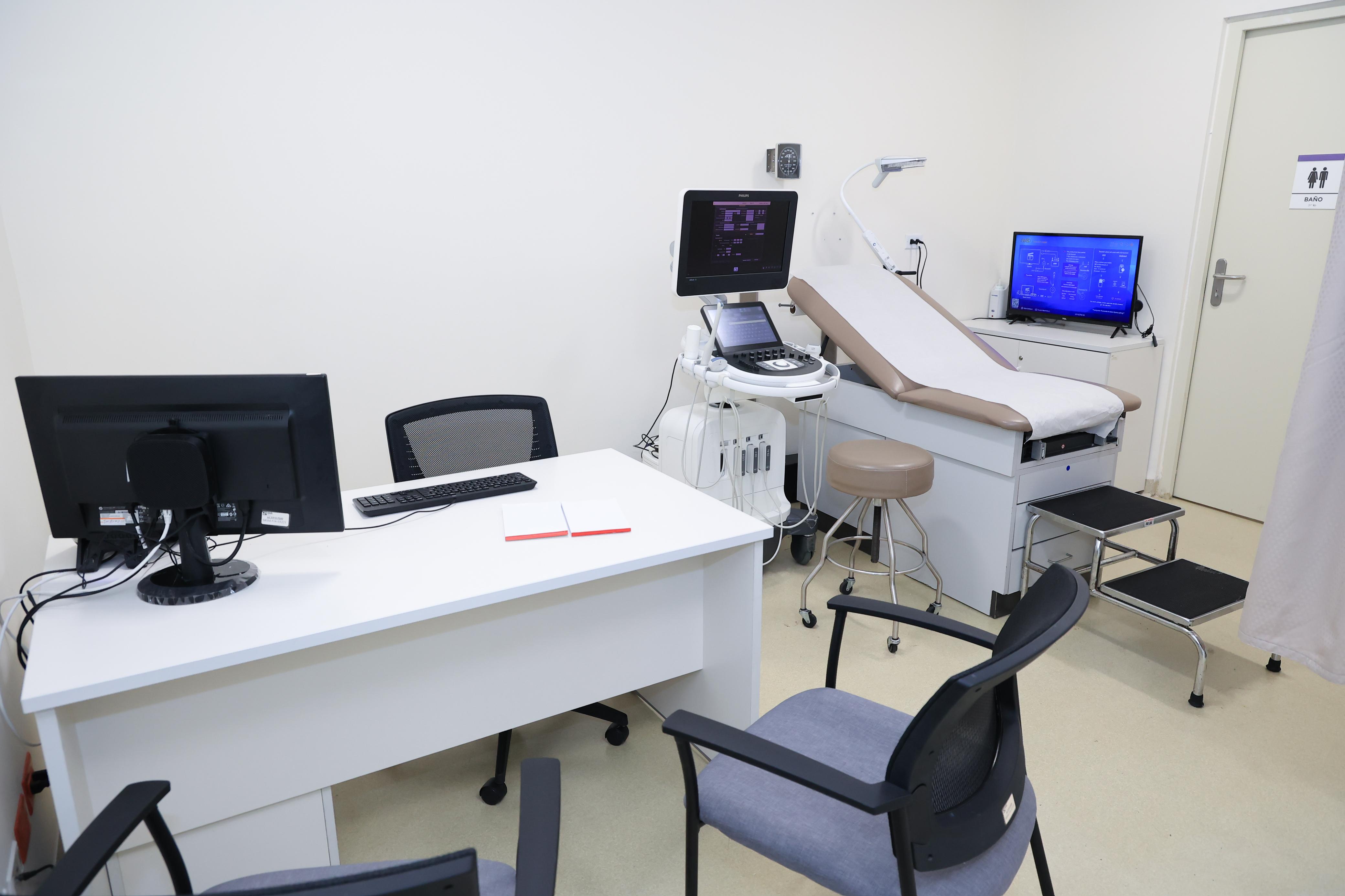 SNS inaugura primera unidad de cirugía intrauterina en el país para operar bebés antes de nacer de forma gratuita 