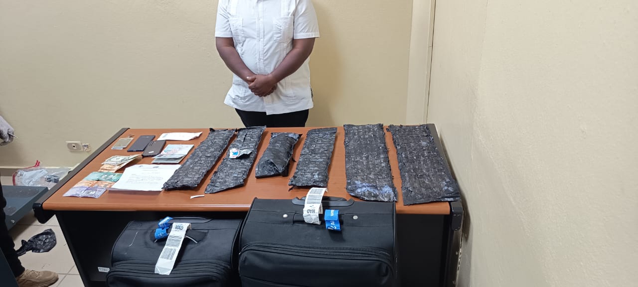 Cocaína en el aeropuerto del Cibao deja un detenido con seis paquetes ocultos en equipaje hacia Madrid