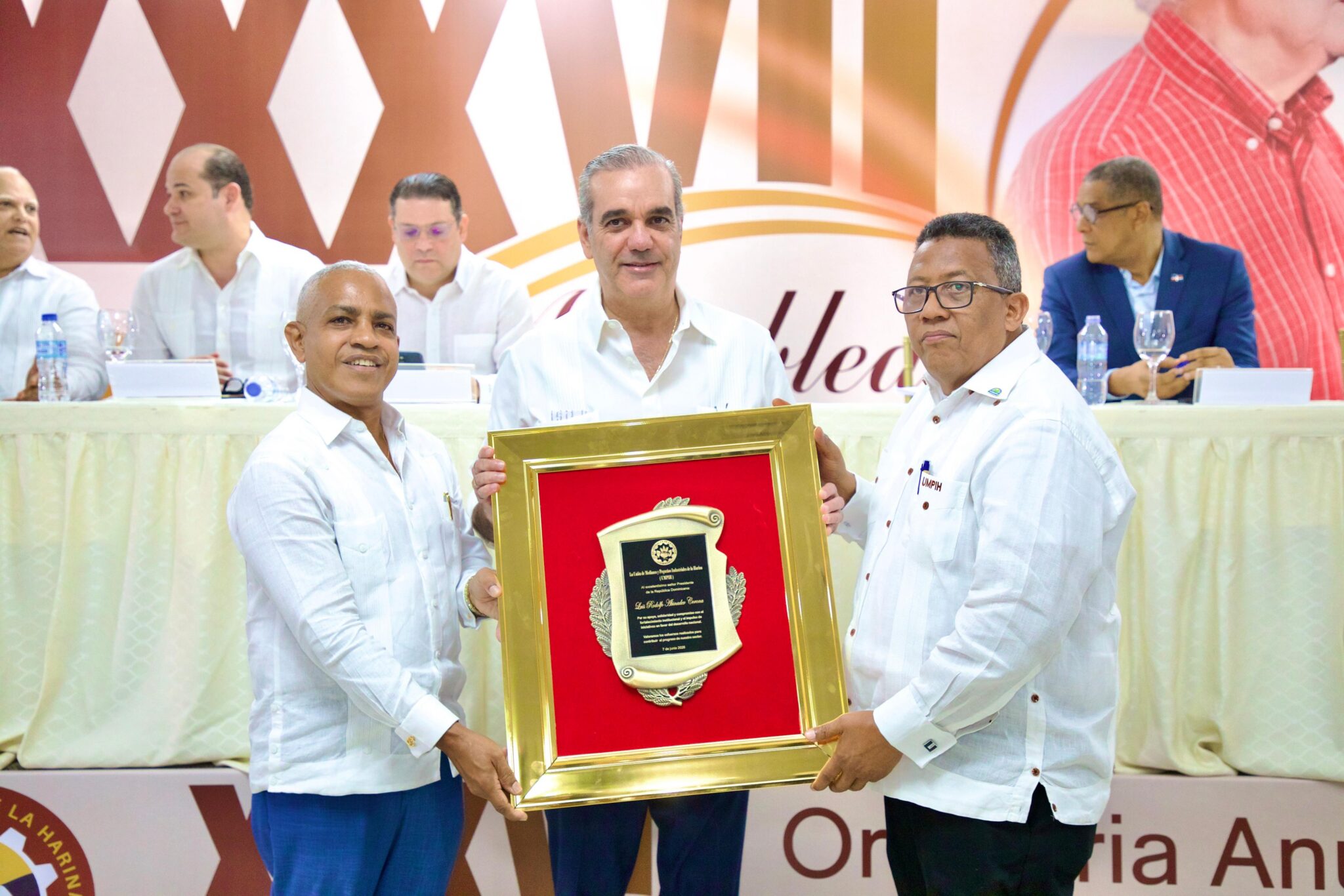 Precios del pan seguirán respaldados por apoyo del Gobierno a productores de harina, afirma Abinader