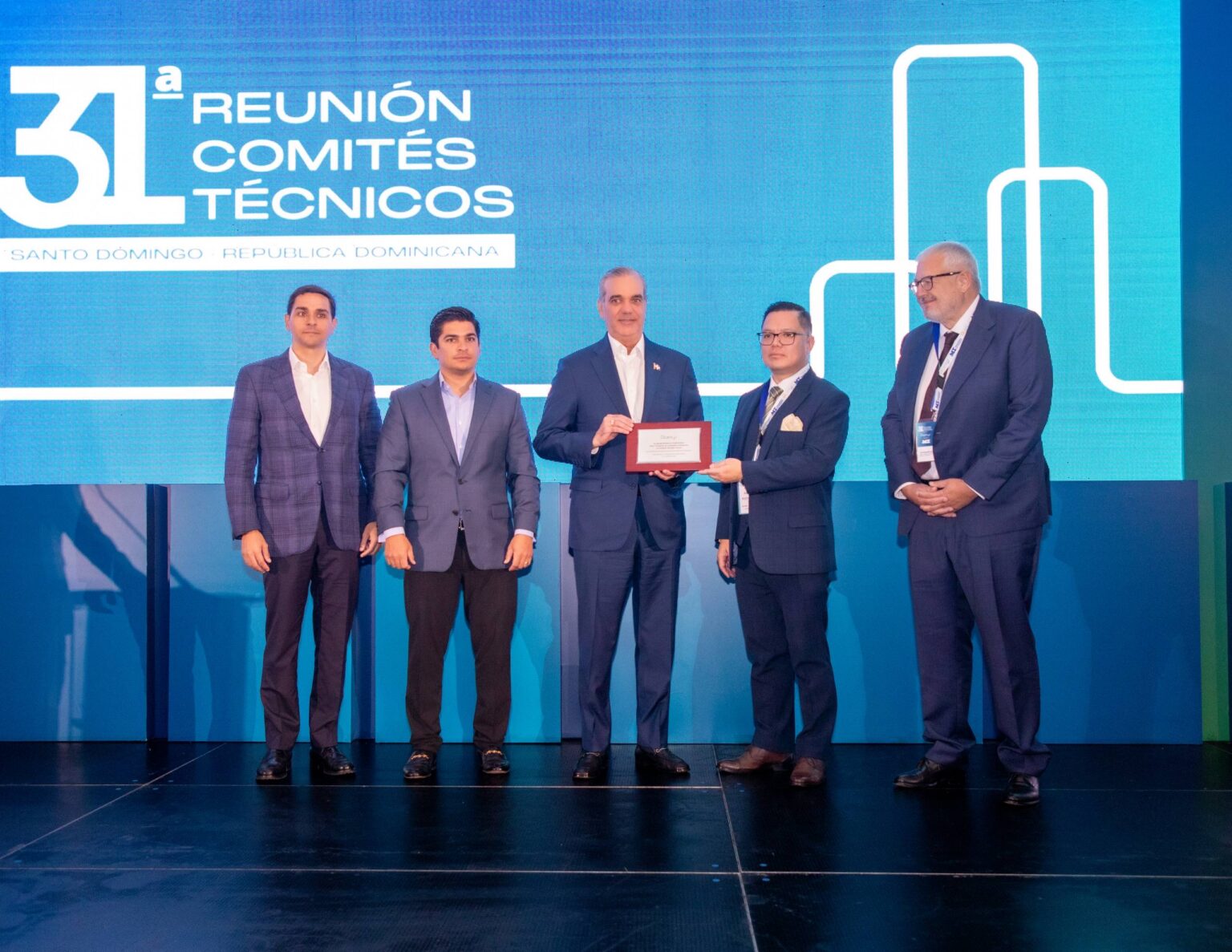 Movilidad sostenible: Abinader encabeza apertura de ALAMYS 2026 y destaca avances del transporte masivo