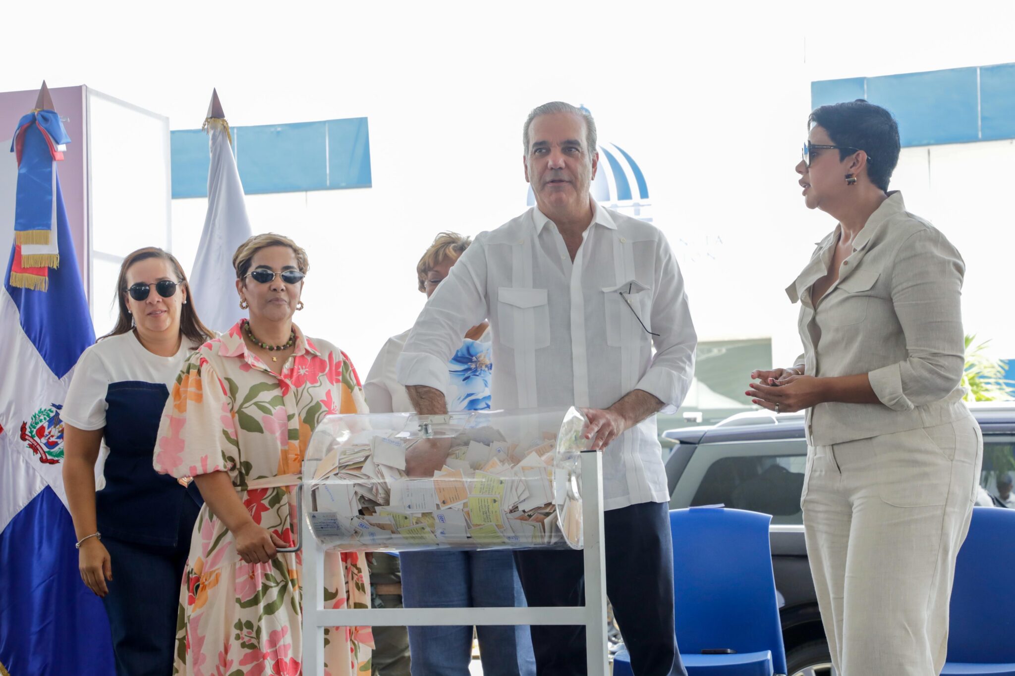 Madres dominicanas reciben reconocimiento en jornada encabezada por Abinader con más de 3,000 asistentes