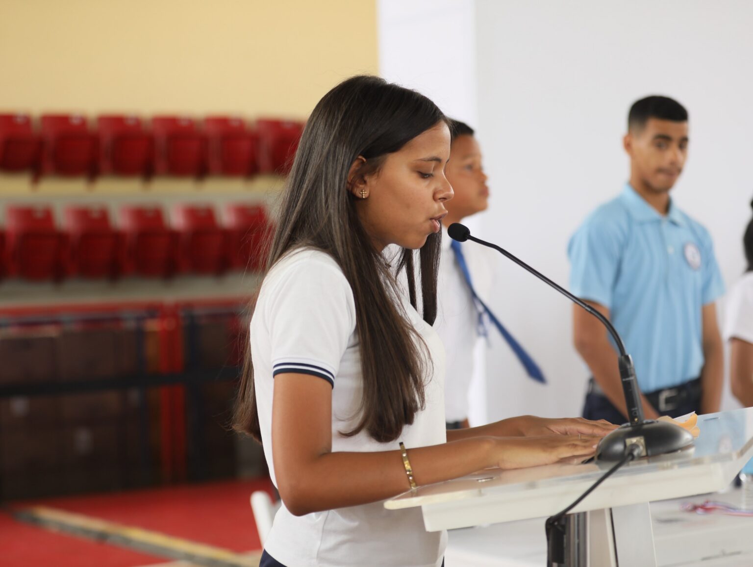 Becas anticipadas: Abinader dispone evaluar solicitudes desde quinto de bachillerato para evitar retrasos