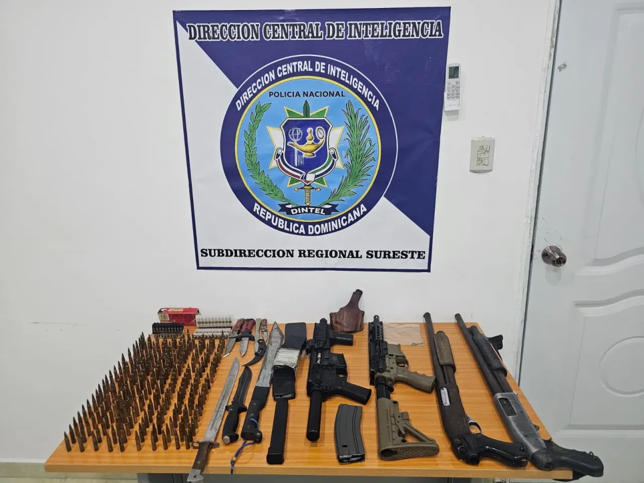 "Choquito" arrestado en SPM durante allanamiento donde ocupan fusiles escopetas y cientos de municiones