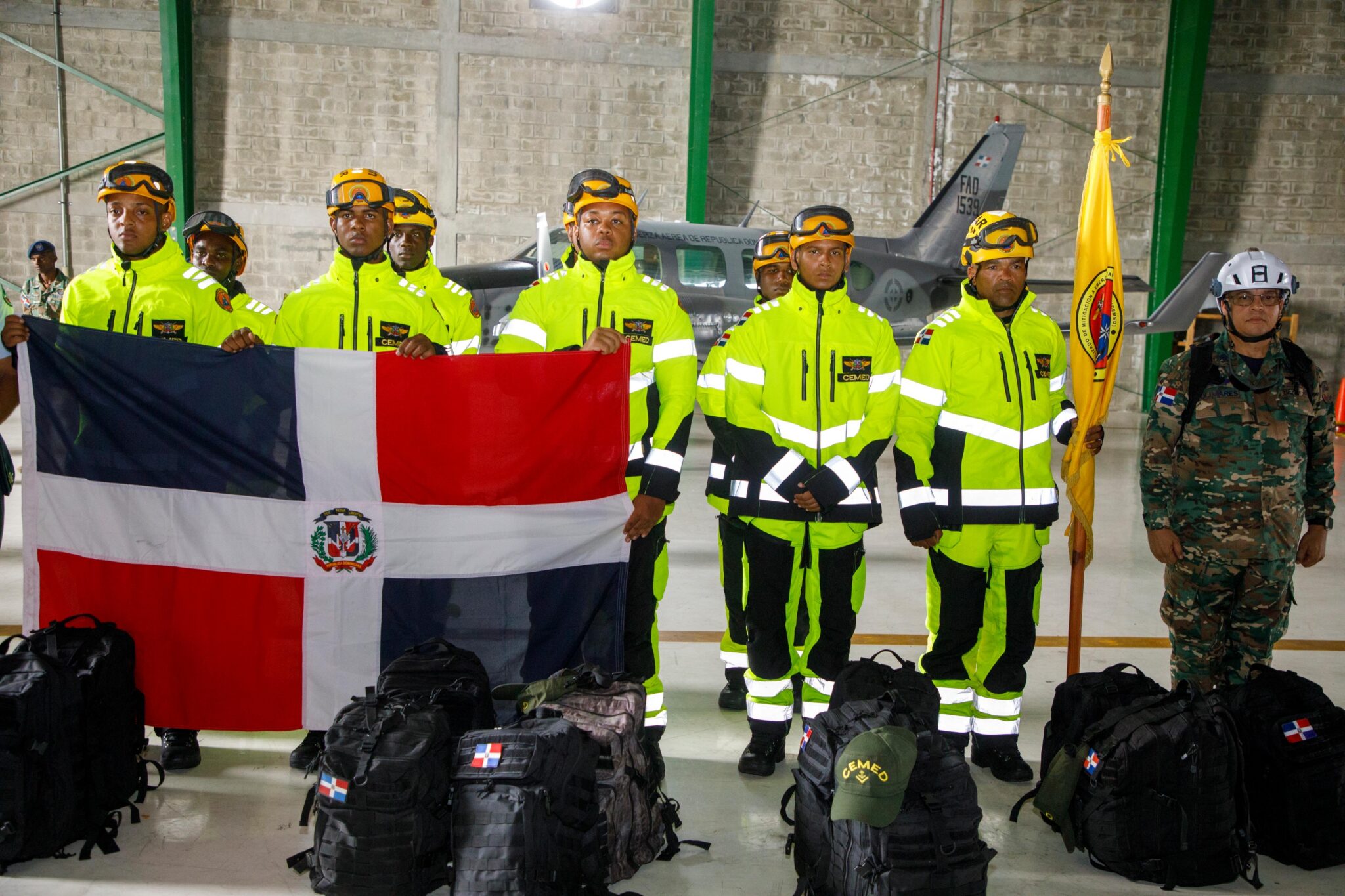 Operación Quisqueya Solidaria despliega equipo militar dominicano hacia Venezuela para labores de rescate
