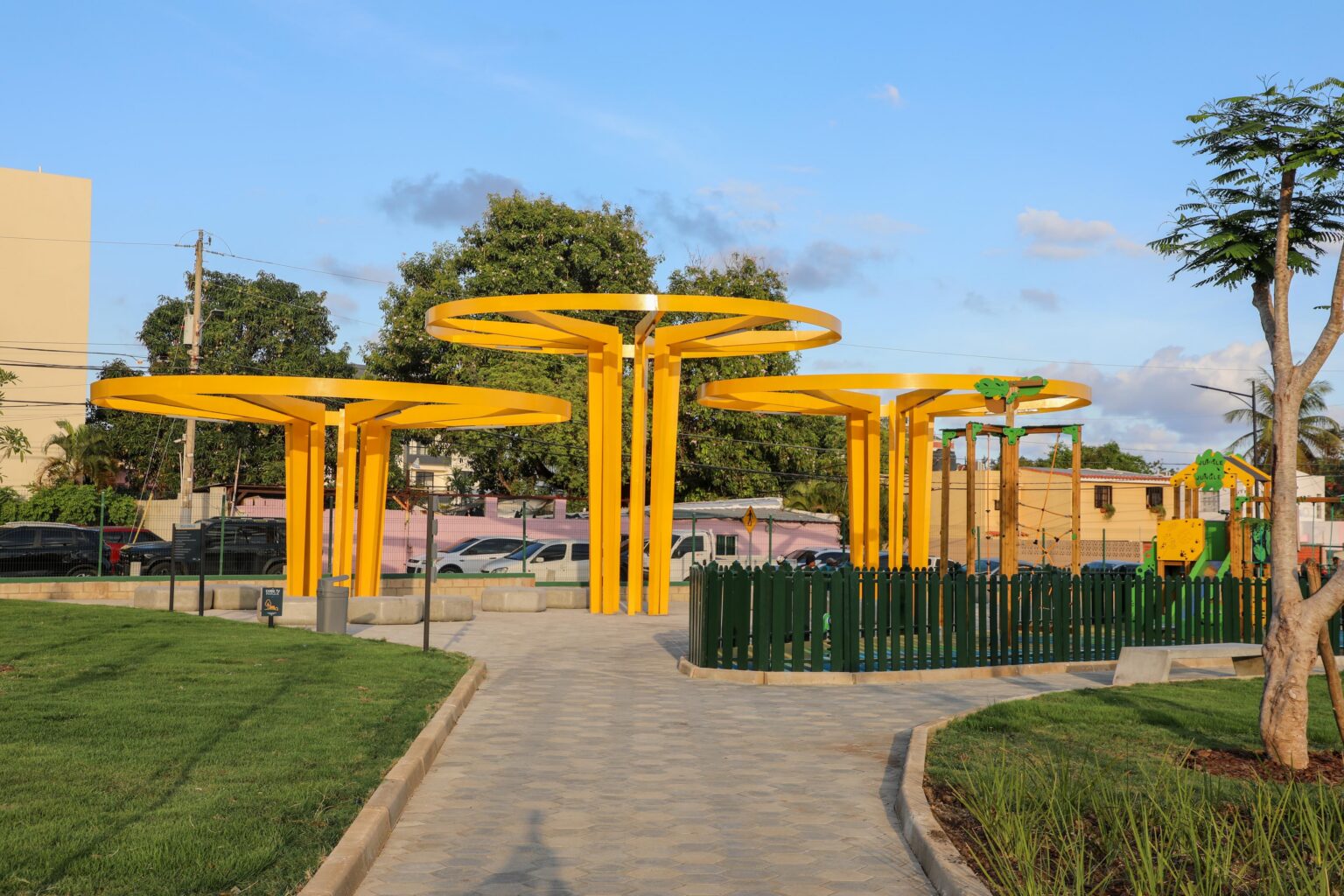 Paseo 30 de Mayo inauguran Abinader y Carolina Mejía como nuevo pulmón verde y deportivo