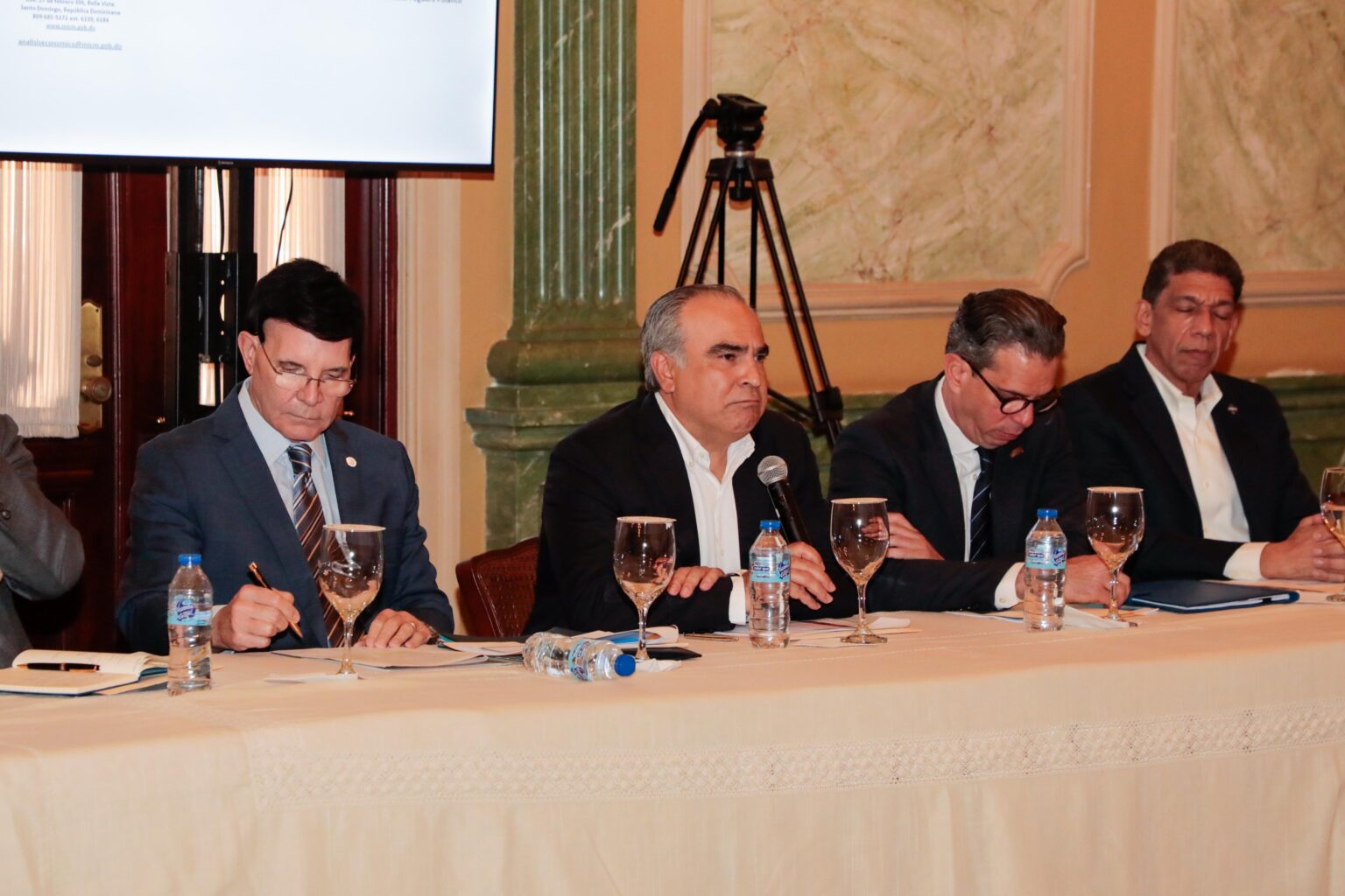 Estabilidad económica se fortalece con cooperación entre Gobierno y sectores productivos, afirma Abinader