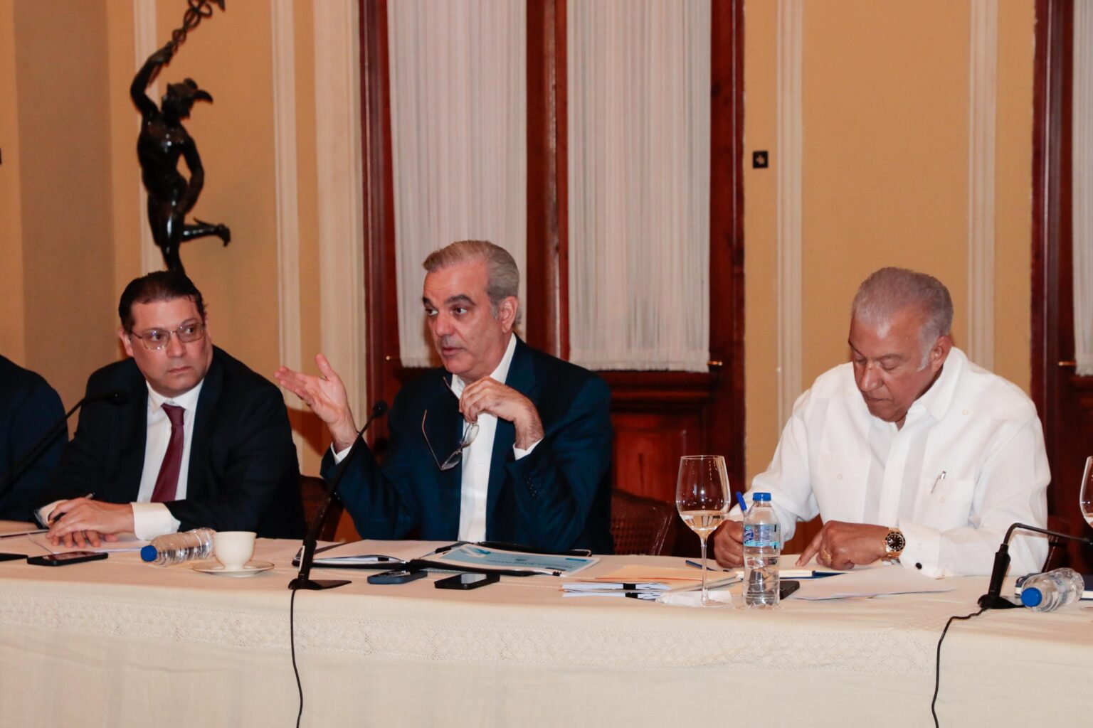 Estabilidad económica se fortalece con cooperación entre Gobierno y sectores productivos, afirma Abinader