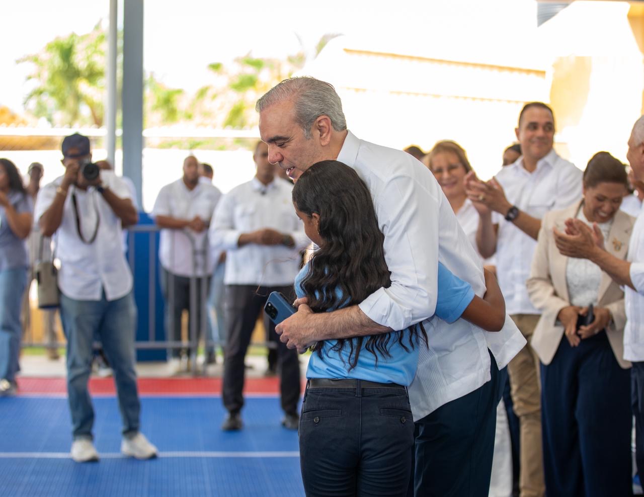 Techado escolar impulsa educación en Sánchez Ramírez con más de 1,500 estudiantes beneficiados