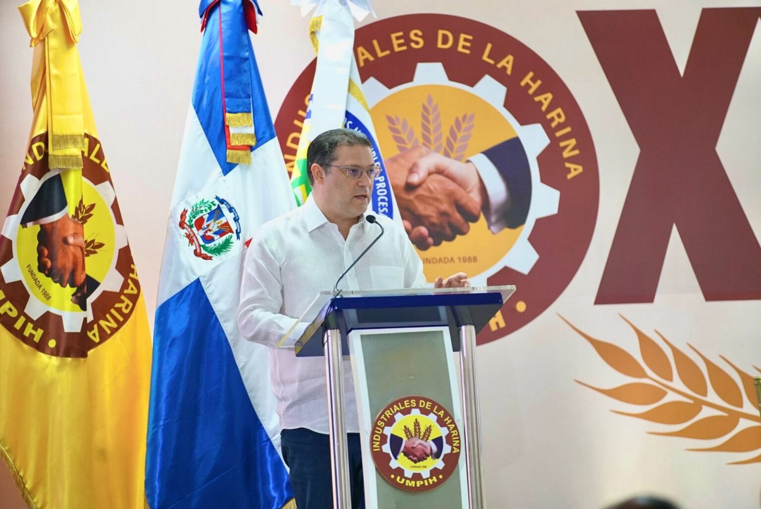 Precios del pan seguirán respaldados por apoyo del Gobierno a productores de harina, afirma Abinader
