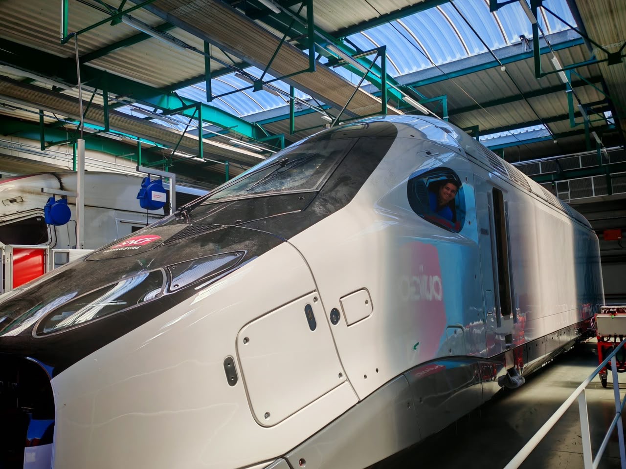 Monorriel de Santiago avanza con ensamblaje de 13 trenes en Francia para su llegada desde diciembre