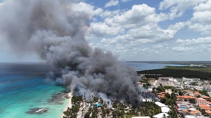 Incendio del hotel en Bayahíbe deja una turista fallecida y cuantiosos daños en complejo turístico