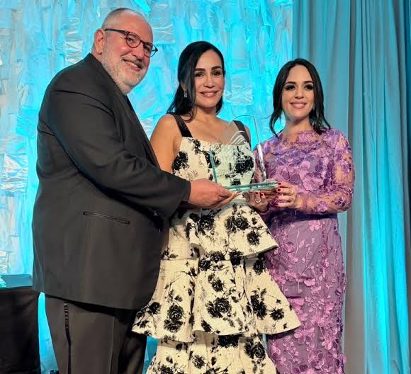 Destino turístico de RD recibe por tercer año premio de mayor satisfacción de visitantes en el Caribe