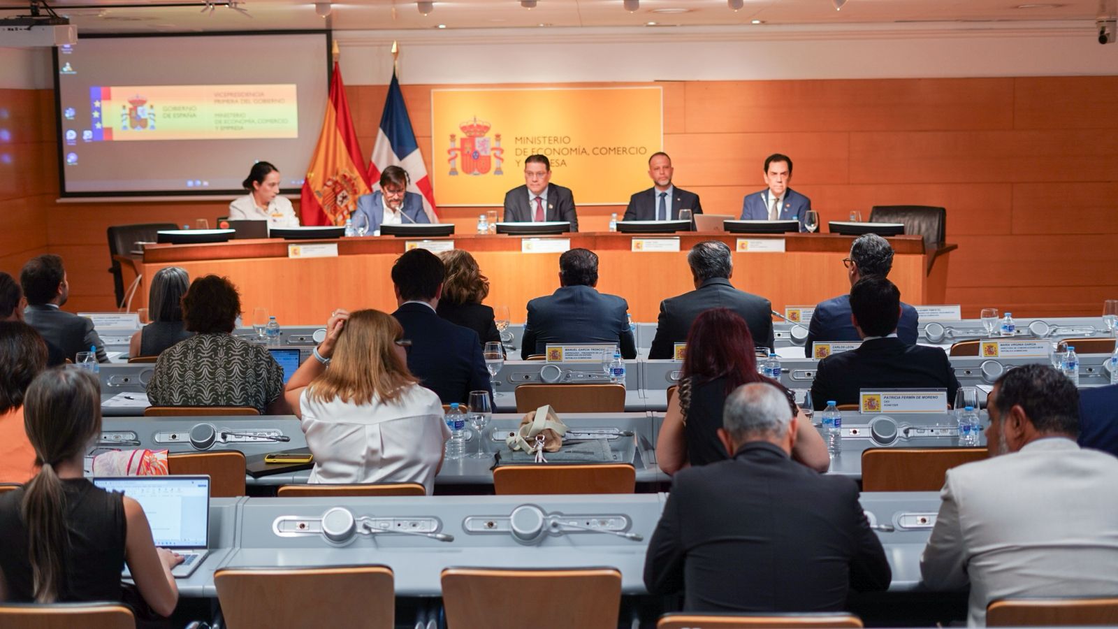 Inversiones para semiconductores fue el eje de la agenda de Yayo Sanz Lovatón en España