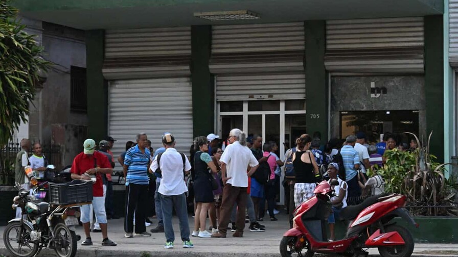 Pagos suspendidos en Cuba tras interrupción de operaciones con tarjetas Visa y Mastercard por sanciones