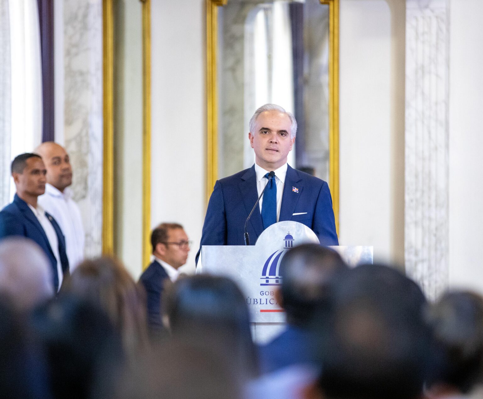 Luis Abinader reconoce a docentes destacados con la entrega de la Medalla al Mérito Magisterial 2026