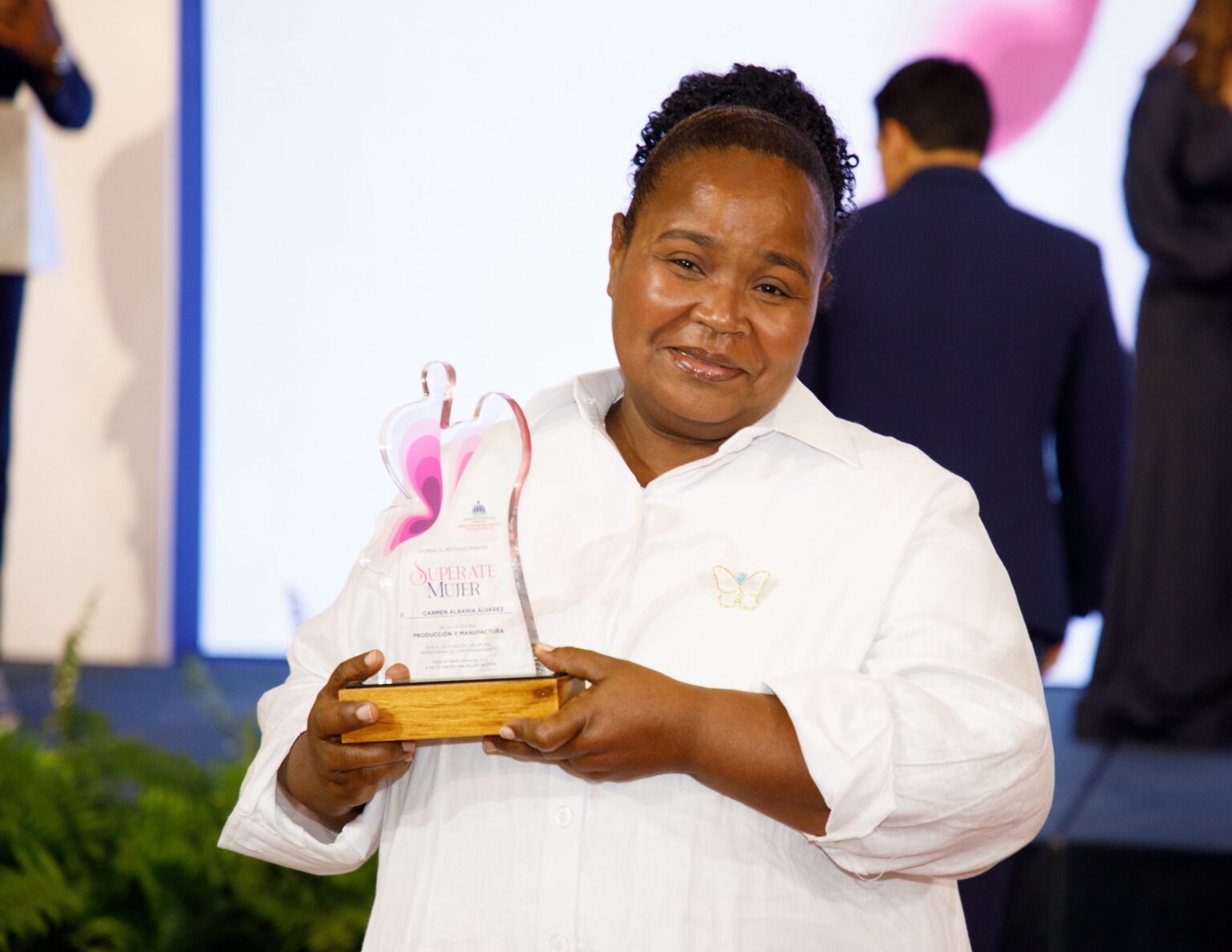 Premio Supérate Mujer reconoce a 35 emprendedoras y anuncia capacitación para otras 1,500 mujeres