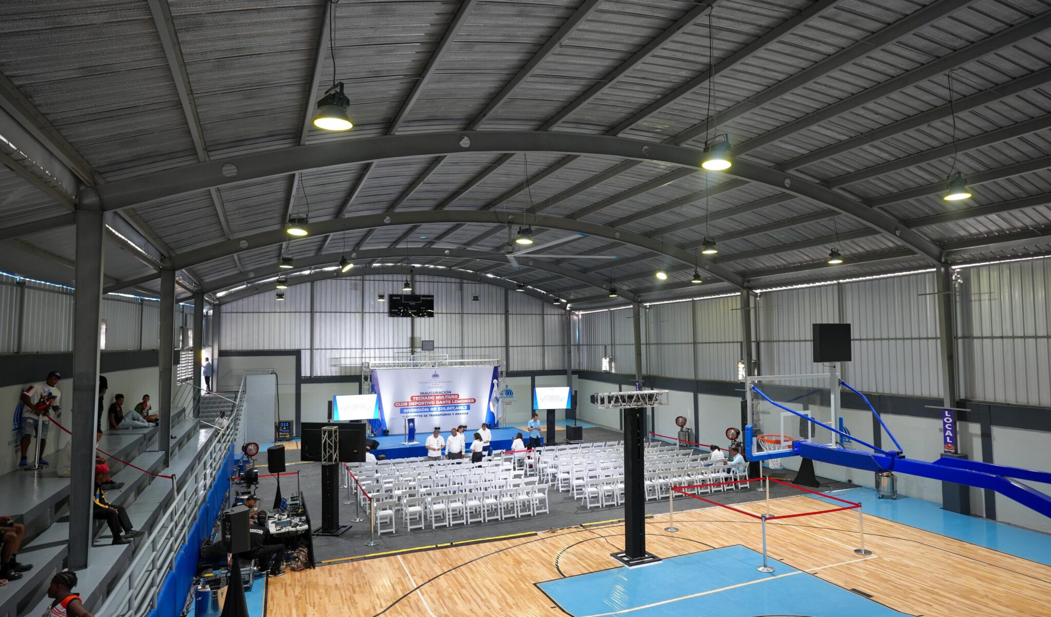 Infraestructura deportiva se fortalece con entrega del Club Dante Lemoniel en Los Alcarrizos