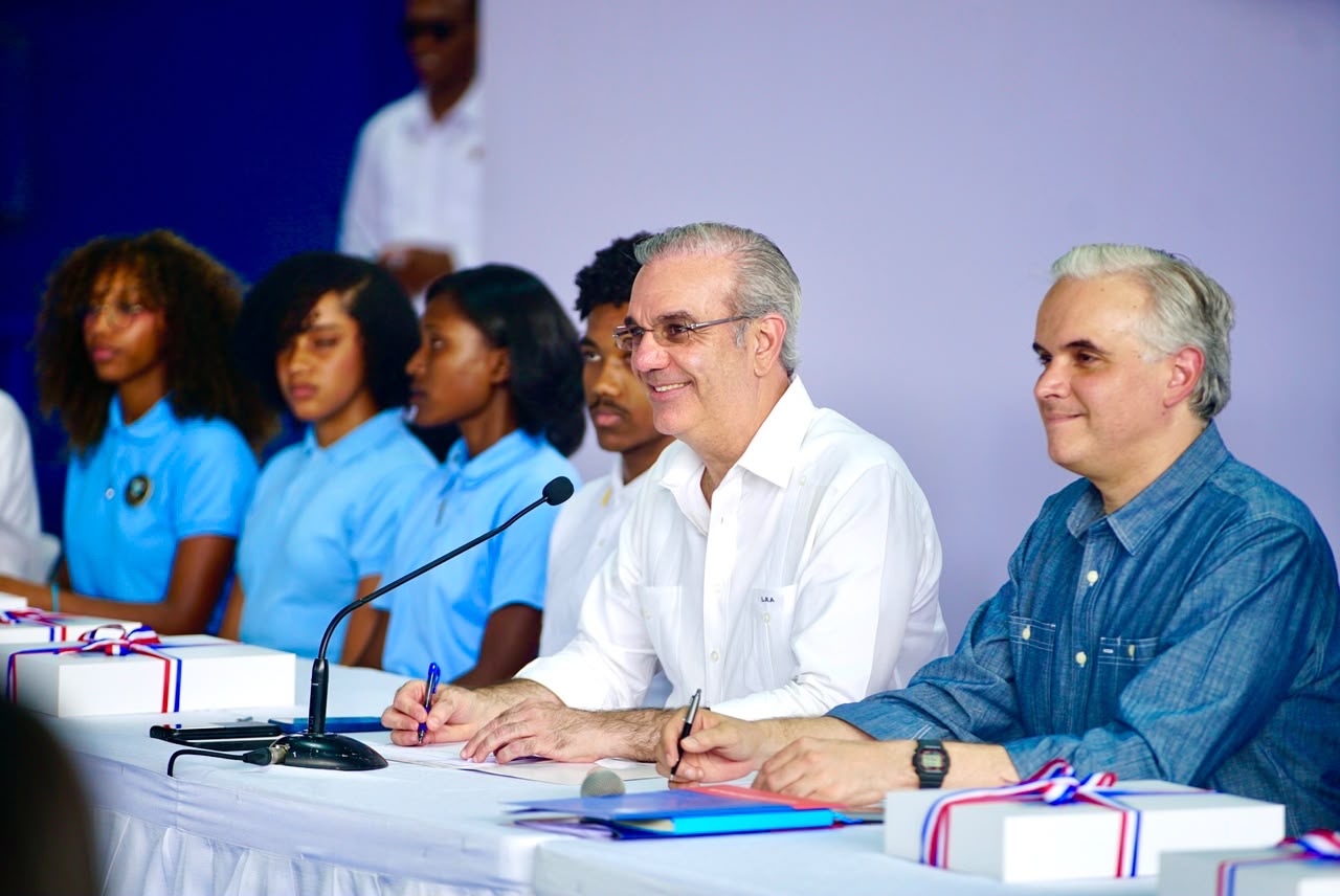 Educación en Samaná fortalece oportunidades con acciones anunciadas por Abinader para jóvenes