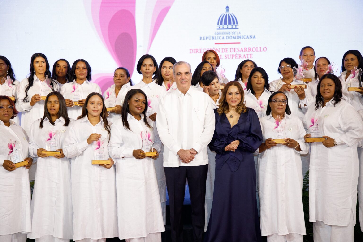 Premio Supérate Mujer reconoce a 35 emprendedoras y anuncia capacitación para otras 1,500 mujeres