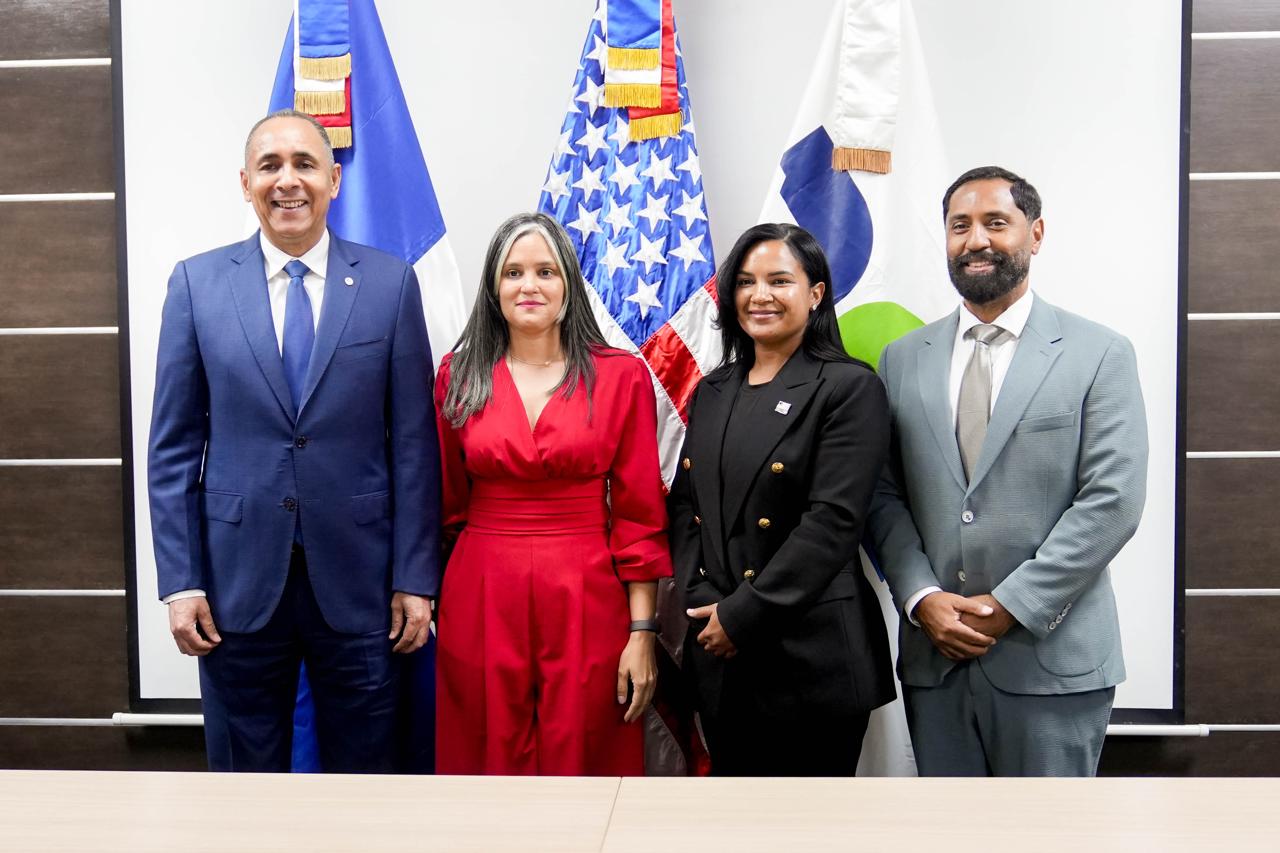 Seguridad aduanera se refuerza con acuerdo entre DGA y CBP  en Haina para prevenir ilícitos comerciales
