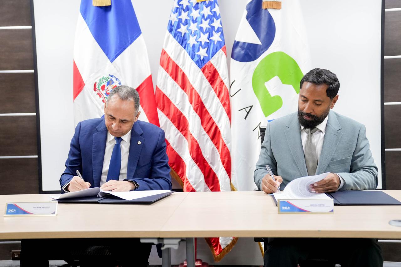 Seguridad aduanera se refuerza con acuerdo entre DGA y CBP  en Haina para prevenir ilícitos comerciales