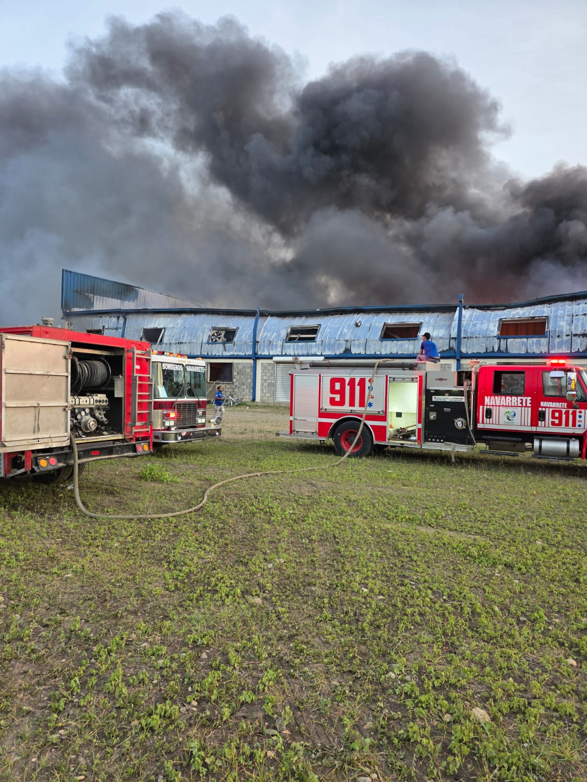 Incendio en Navarrete afecta nave del Parque Industrial Los Candelones y moviliza a bomberos