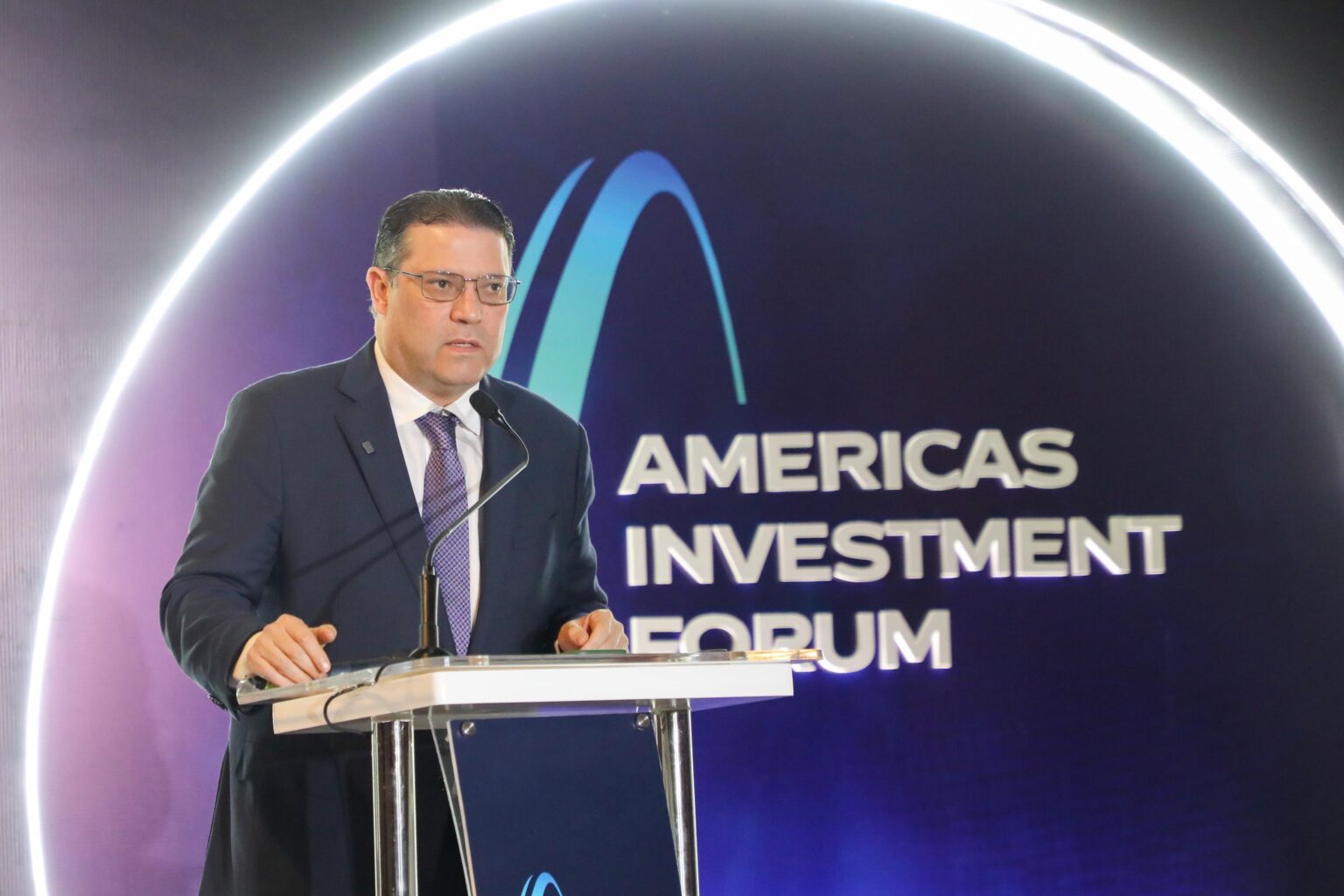 Inversión extranjera impulsa confianza en República Dominicana, afirma Abinader en foro internacional