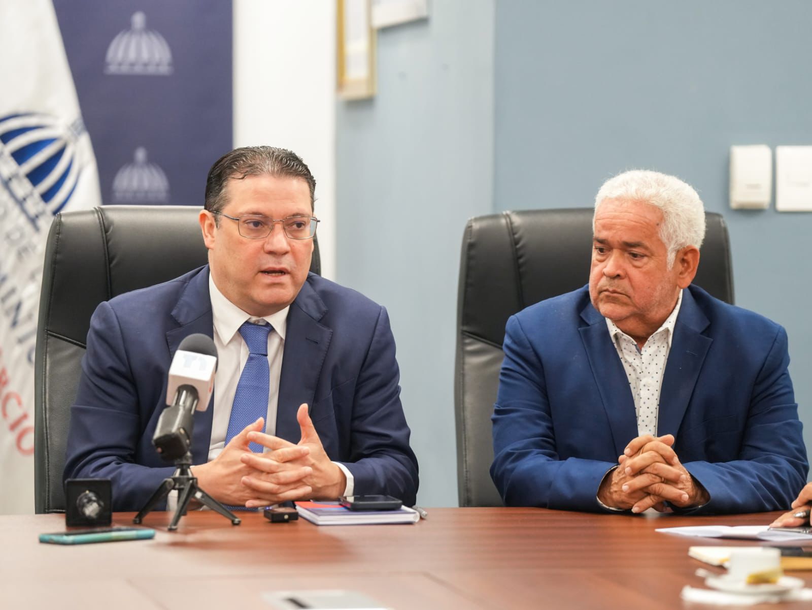 Pago con tarjetas centra diálogo entre MICM y Adanegas para tratar comisiones sin afectar el servicio nacional