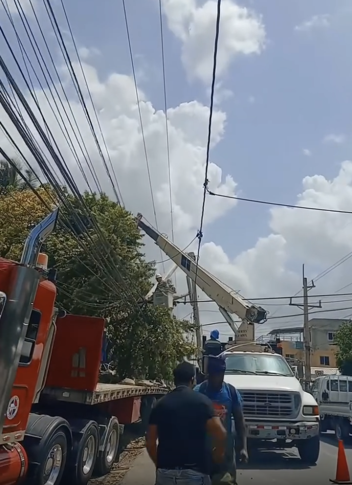Accidente de patana deja daños en vivienda y comercios tras presunto infarto de conductor en SPM