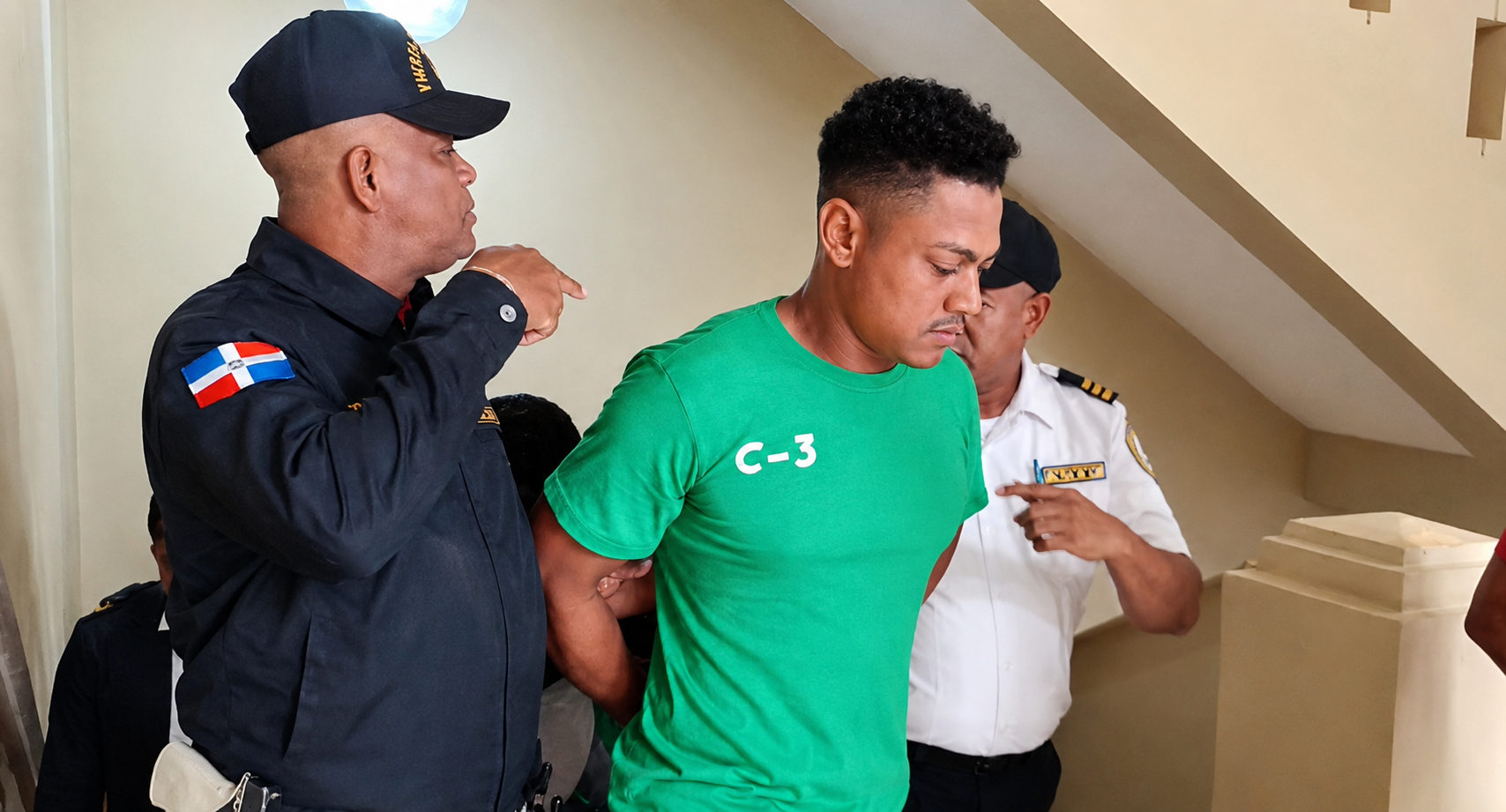 Prisión preventiva para hombre acusado del feminicidio de su expareja adolescente en Santiago