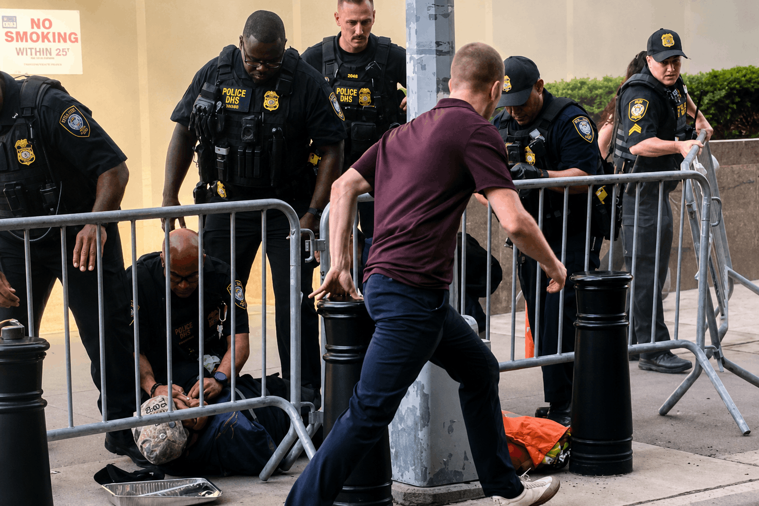 Explosivo casero frente a edificio del ICE y FBI en Nueva York deja dos heridos leves y un detenido