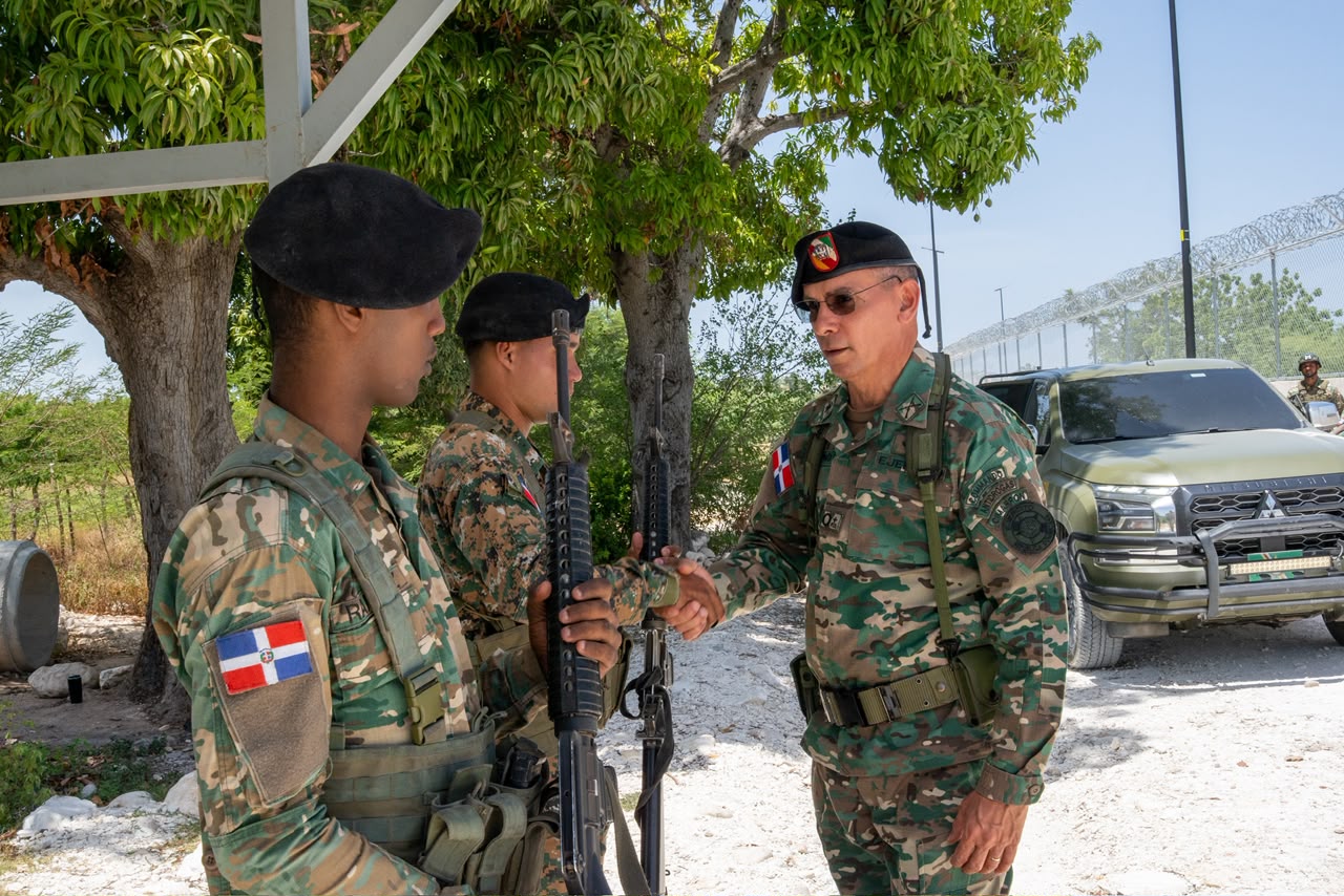 Frontera sur fortalece presencia del Ejército con inauguración de dos destacamentos en Barahona y Pedernales