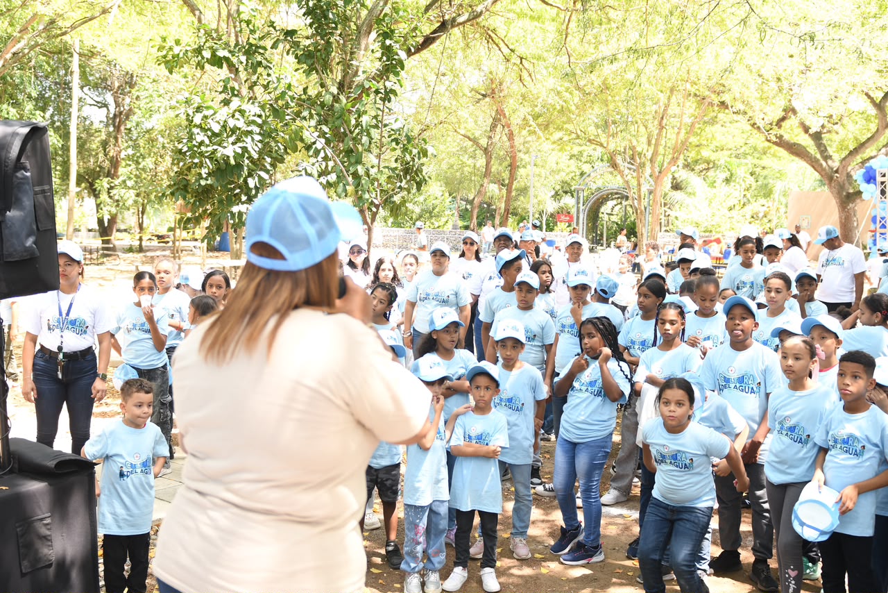 Campamento Héroes del Agua reúne a cientos de niños para promover el uso responsable del recurso en Santiago