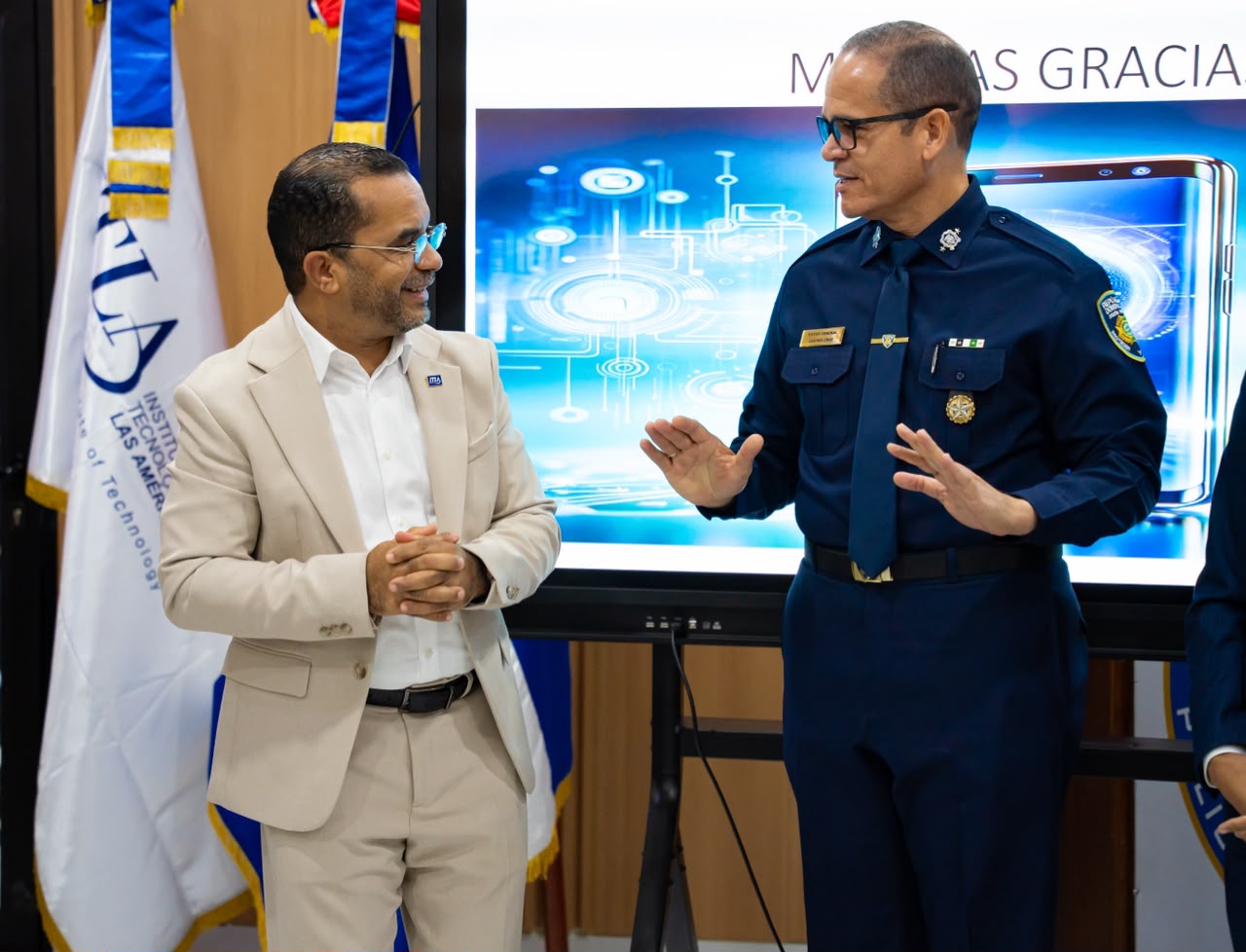 Inteligencia artificial fortalece al alto mando de la Policía con certificación del ITLA