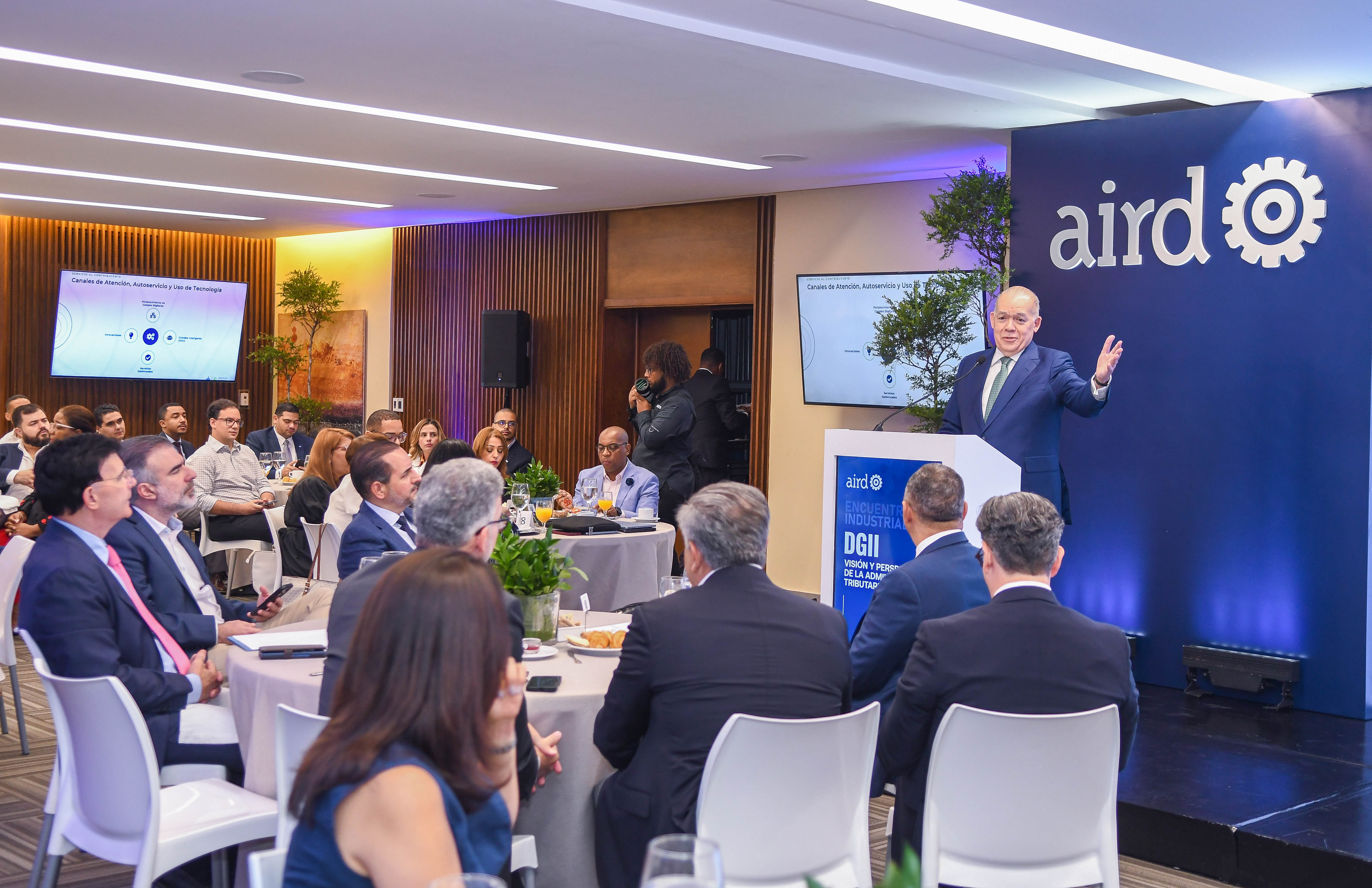 Modernización tributaria impulsada por la DGII con avances en digitalización y facturación electrónica ante industriales