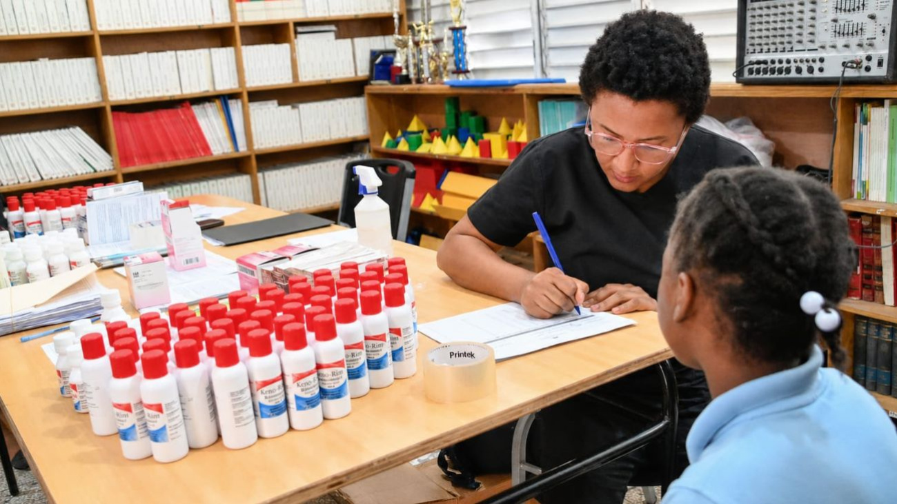 Salud preventiva beneficia a 14,449 estudiantes con atenciones médicas durante el año escolar 2025-2026