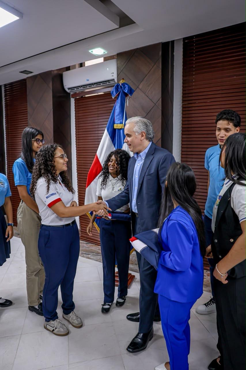 Liderazgo estudiantil fortalece representación dominicana en competencias internacionales de Kenia y Estados Unidos