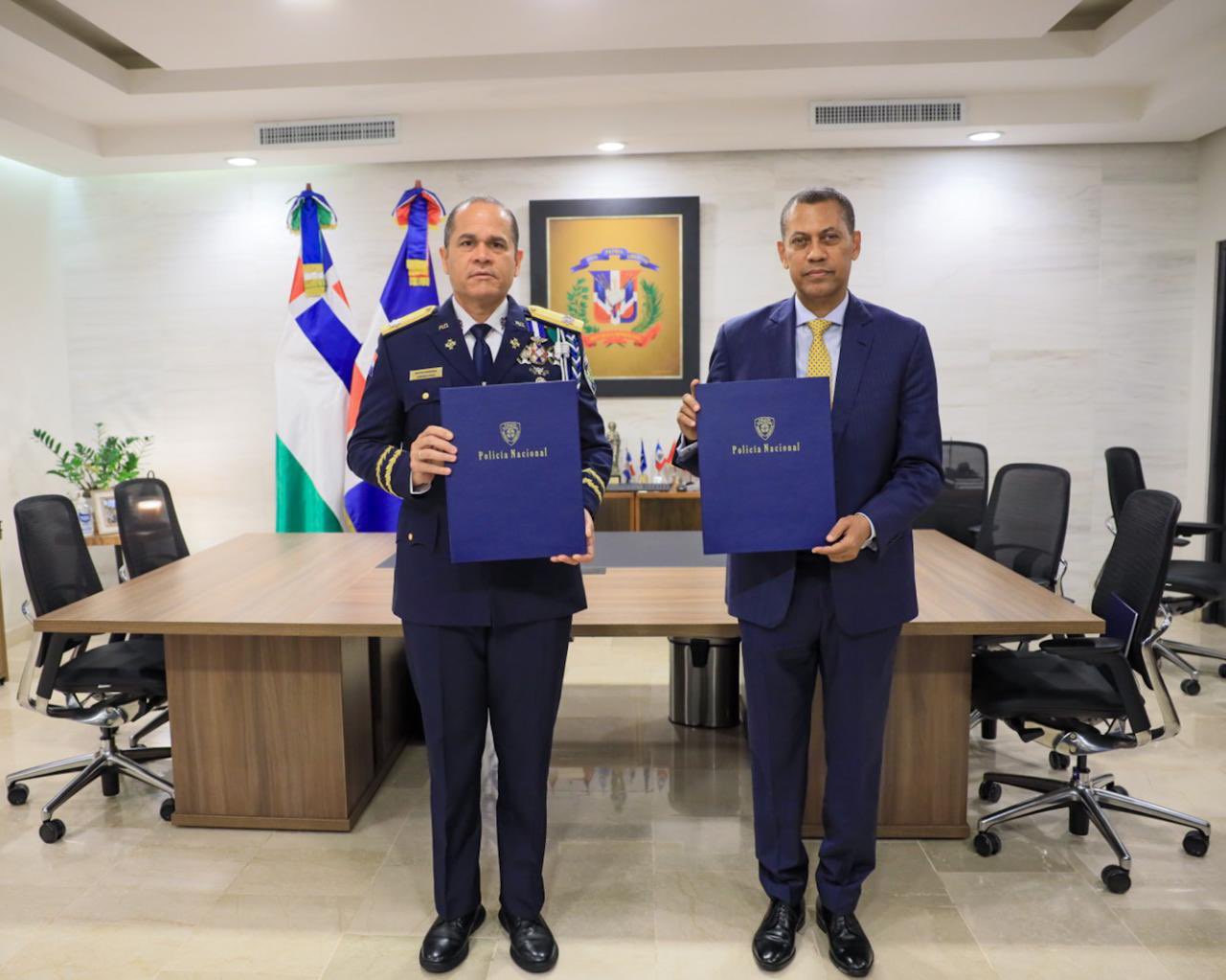 Registro digital de detenidos modernizará destacamentos policiales con acuerdo entre Policía Nacional e INDOTEL