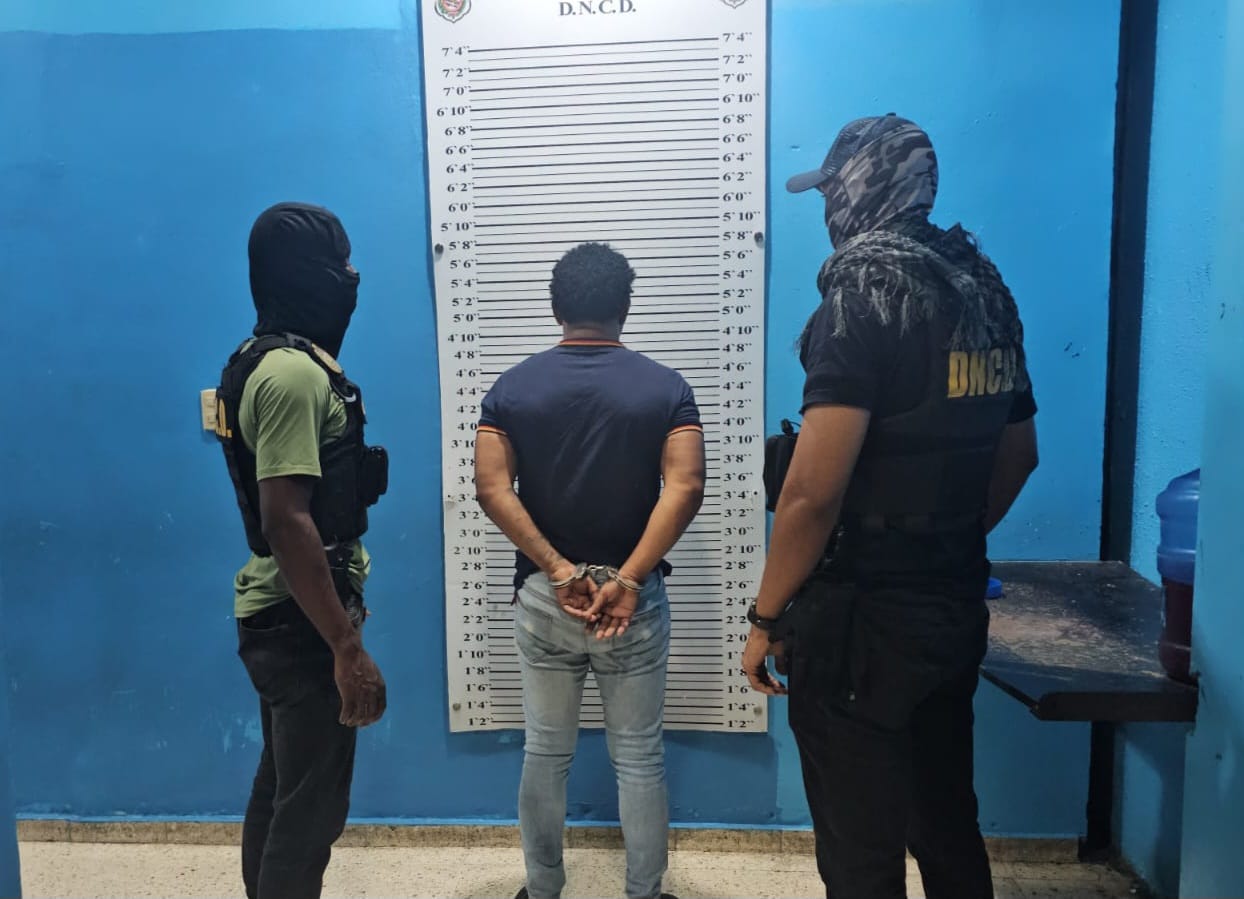 Decomiso de cocaína conduce al arresto de un hombre vinculado a 237 paquetes en Santo Domingo
