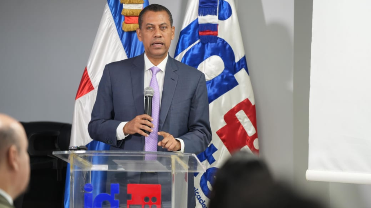 Transformación digital requiere mayor participación de las universidades, afirma Guido Gómez Mazara en encuentro del Indotel