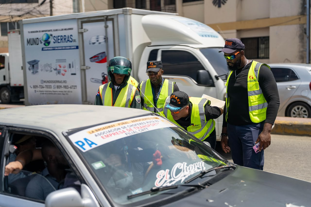 Fiscalización del Intrant interviene 17 rutas en Santiago y sanciona 85 vehículos irregulares